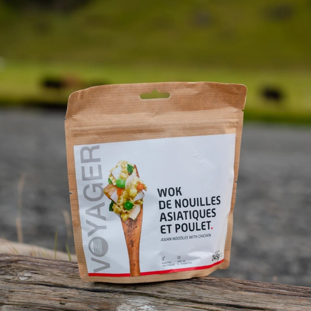 Wok de nouilles asiatiques et poulet